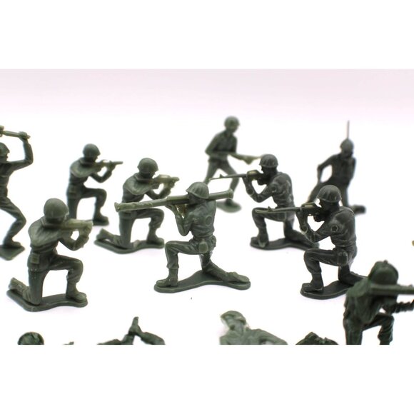 Plastic Green Army Men Soldiers 21pc Set Miniature Figurines WWII Military Toys - Picture 7 of 10